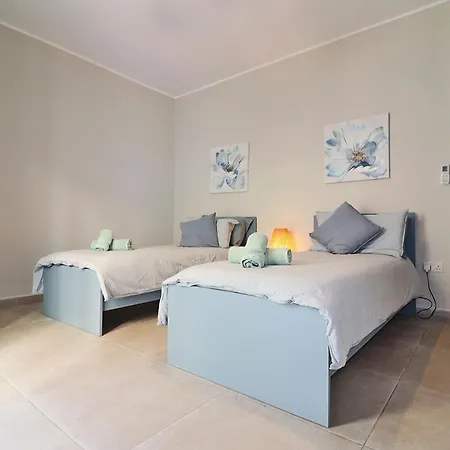 Lovely Holiday Home Next To Bus Terminus St. Paul's Bay Exterior photo