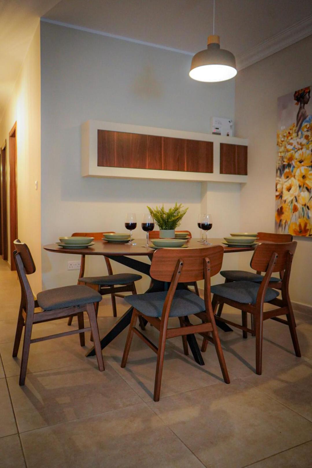 Apartment Lovely Next To Bus Terminus